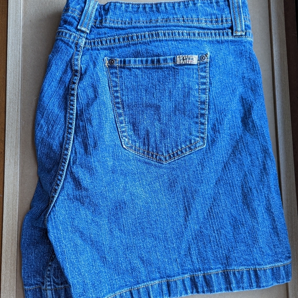 Retro Y2K Levi's Jean Shorts - Picture 5 of 7